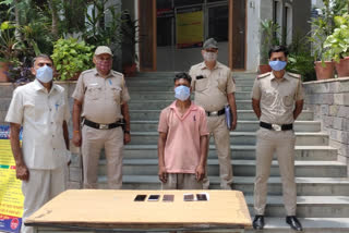 Ambedkar Nagar Police arrested three miscreants including two minors in south delhi