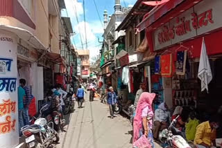 People roaming the streets without wearing mask in shajapur