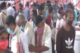 over crowded situation in nagaon fish market