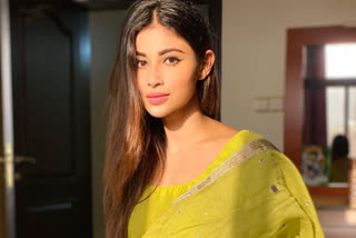 mouni roy misses family