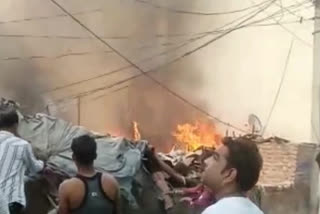 10 slums caught fire in Ghaziabad