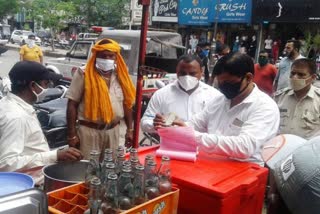 karnal municipal corporation cut challan of shopkeepers for not wearing masks