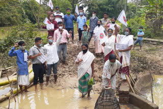 গাঁও পঞ্চায়তৰ দুৰ্নীতিৰ বিৰুদ্ধে খোৱাং আছুৰ প্ৰতিবাদ