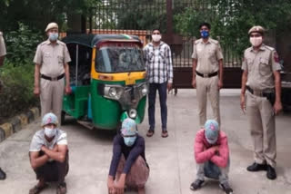 Mundka police arrested three crooks in delhi