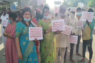 Street vendors protest against Municipal Corporation in delhi