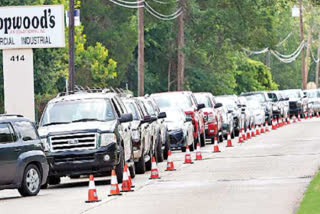 Americans waiting in cars to avail corona virus tests