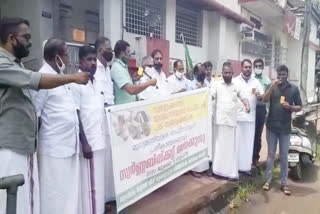 Trivandrum gold smuggling  Muslim league protest ernakulam  സ്വർണ്ണക്കടത്ത്  മുഖ്യമന്ത്രി  എറണാകുളം  കെ.എം അബ്ദുൾ മജീദ്