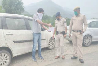 Police arrested 5 Noida tourists