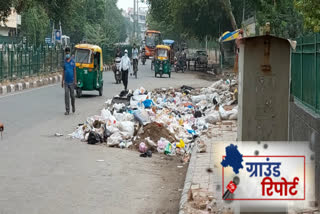 garbage dumped on road