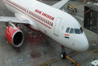 Tata group sole contender for Air India  fray for national carrier Air India  Air India bidding  bidders for air india  business news  എയർ ഇന്ത്യ  ടാറ്റ ഗ്രൂപ്പ്  എയര്‍ ഇന്ത്യയുടെ ലേലം  ന്യൂഡൽഹി