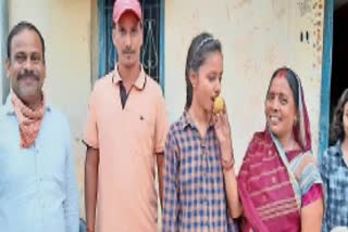 Nisha Kumari became the district topper of Dhanbad