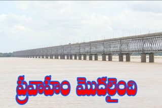 heavy-floods-come-into-godavari-at-rajamahendravaram