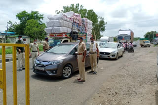 Strict inspection of vehicles at Jalna-Aurangabad district border