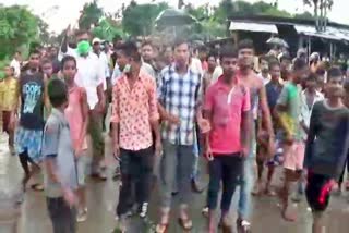 Tussle between two groups for a suspected suicide case in karimganj assam etv bharat news