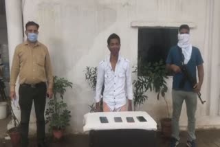 Narcotics squad team arrested mobile thief in south delhi