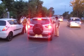 Delhi police is doing picket checking in Dwarka sector 23