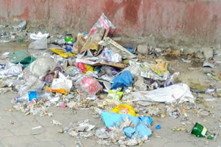 Garbage dump under janakpuri west metro station in delhi