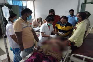 Husband attacked his wife with knife in hazaribag, Husband attacked his wife in hazaribag, crime news of hazaribag, हजारीबाग में पति ने पत्नी पर चाकू से किया हमला, हजारीबाग में पति ने पत्नी पर किया जानलेवा हमला, हजारीबाग में अपराध की खबरें