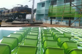 Hanging garden being set up at Tatanagar railway station, news of Tatanagar railway station, news of Chakradharpur railway division,  हैंगिंग गार्डन से सज रहा स्टेशन टाटानगर रेलवे स्टेशन, टाटानगर रेलवे स्टेशन की खबरें, चक्रधरपुर रेल मंडल की खबरें