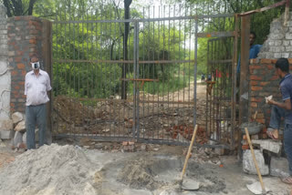 gate erected near Sant Guru Ravidas Temple in Tughlakabad