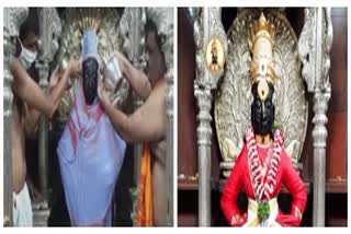 prakshal pooja done in vithhal temple pandharpur