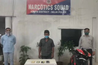 mobile thief arrested by south delhi narcotics squad