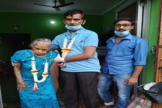 99-year-old lady beats Corona in sahibganj