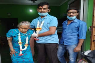 99-year-old lady beats Corona in sahibganj