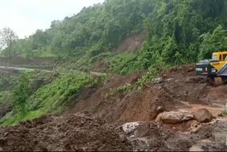 landslide on mumbai goa express way