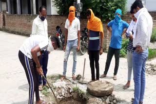 sewerage workers of Radaur Jalapurti Department accused of giving low salary