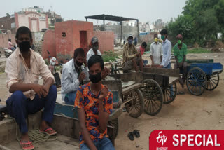 Unemployed rickshaw drivers of Gokulpuri pleaded to government for help