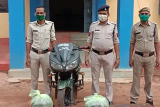 Police have seized hemp and bike in gariyaband