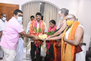 Minister talasani couple presenting silk garments to the ujjaini mahankali ammavaru