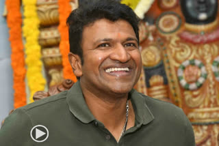 little fan kissed to Puneet rajkumar photo