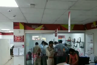 robbery at Axis Bank Indore