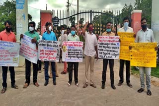 Protest by guest lecturers and teachers