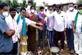 mla and zp chairperson laid foundation for the farmer's platform in kumurambheem asifabad district