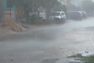 red warning  IMD warning for UP  IMD predicts heavy rain in UP  India Meteorological Department  റെഡ്‌ അലെർട്ട്  കേന്ദ്ര കാലാവസ്ഥാ വകുപ്പ്  കനത്ത മഴ  ഉത്തർപ്രദേശിൽ റെഡ്‌ അലെർട്ട്  ഉത്തർപ്രദേശ്