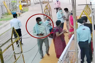 vikas dubey walking in mahakal temple