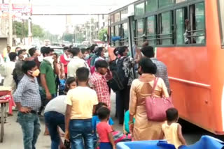 Migrant labourers in Greater Noida are migrating again after lockdown announcement by UP Govt