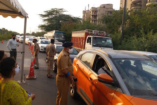 last 24 hours police cut off challans of 973 vehicles in Gautam Budh Nagar
