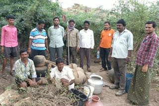 police attacks on cheap liquor centres in pullala cheruvu prakasam dist