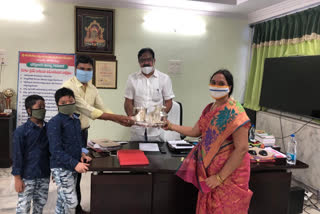 a donor donate silver goods to annavaram satyanarayana swamy temple