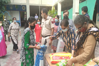 SDMC chairman distributed ration to unemployed and needy during Unlock 2 in Malviya Nagar