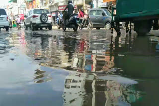 Due to negligence of Delhi Jal Board, huge amount of water wasted in Nangloi area