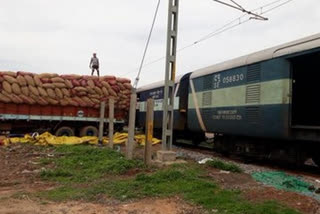 In a first, Indian Railways export dry chillies to Bangladesh via special train
