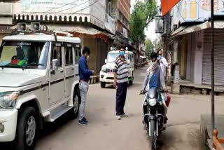 Officers on the streets to follow Sunday lockdown in chhatarpur