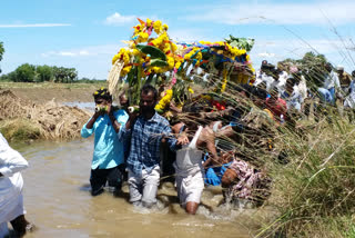 Lack of road facility: Villagers in Tiruvarur struggling for 15 years to bury corpses