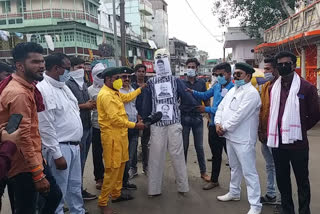 Karni Sena burnt effigies of MPs and MLAs