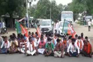 bjp protest against attack on bjp mp arvind at malyalbjp protest against attack on bjp mp arvind at malyal